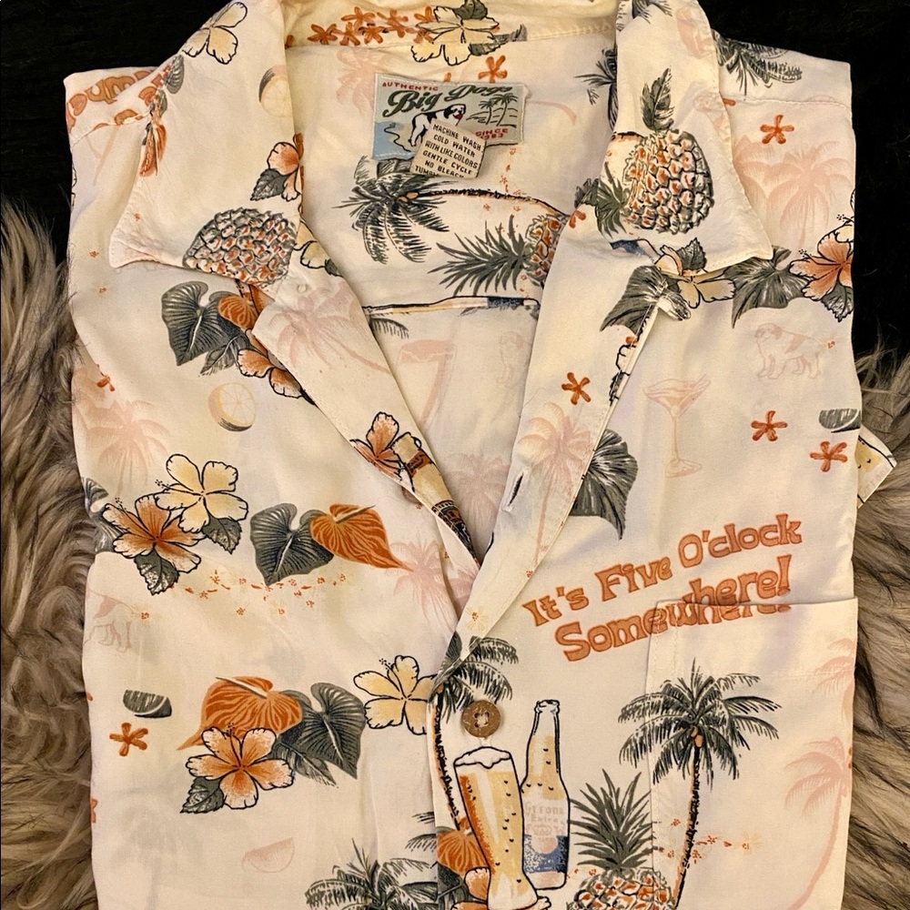 Big Dogs Vintage Men’s Hawaiian Floral It’s 5 O’Clock Somewhere Button Up!
